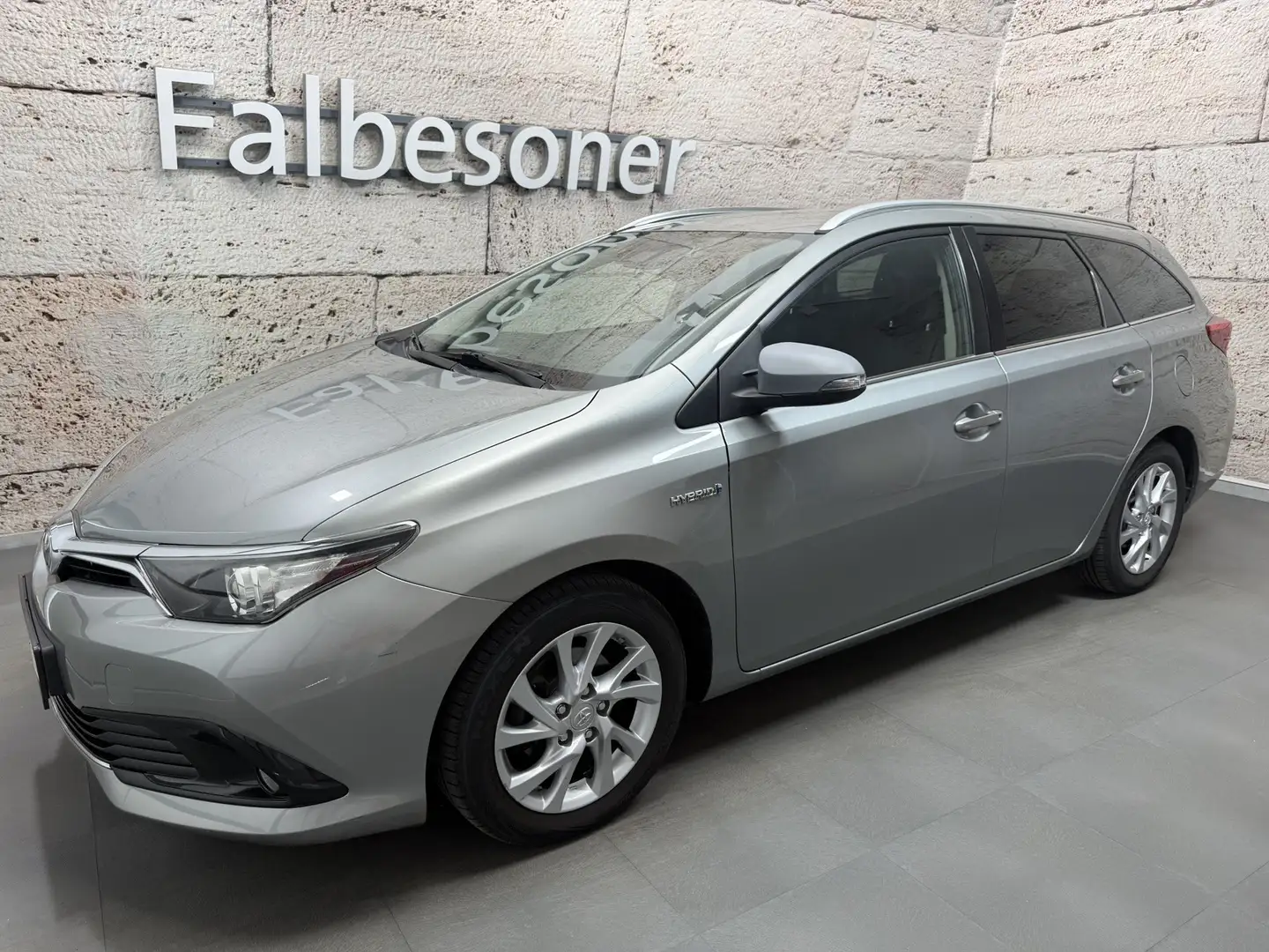 Toyota Auris Touring Sports 1,8 VVT Edition 45 Grau - 1