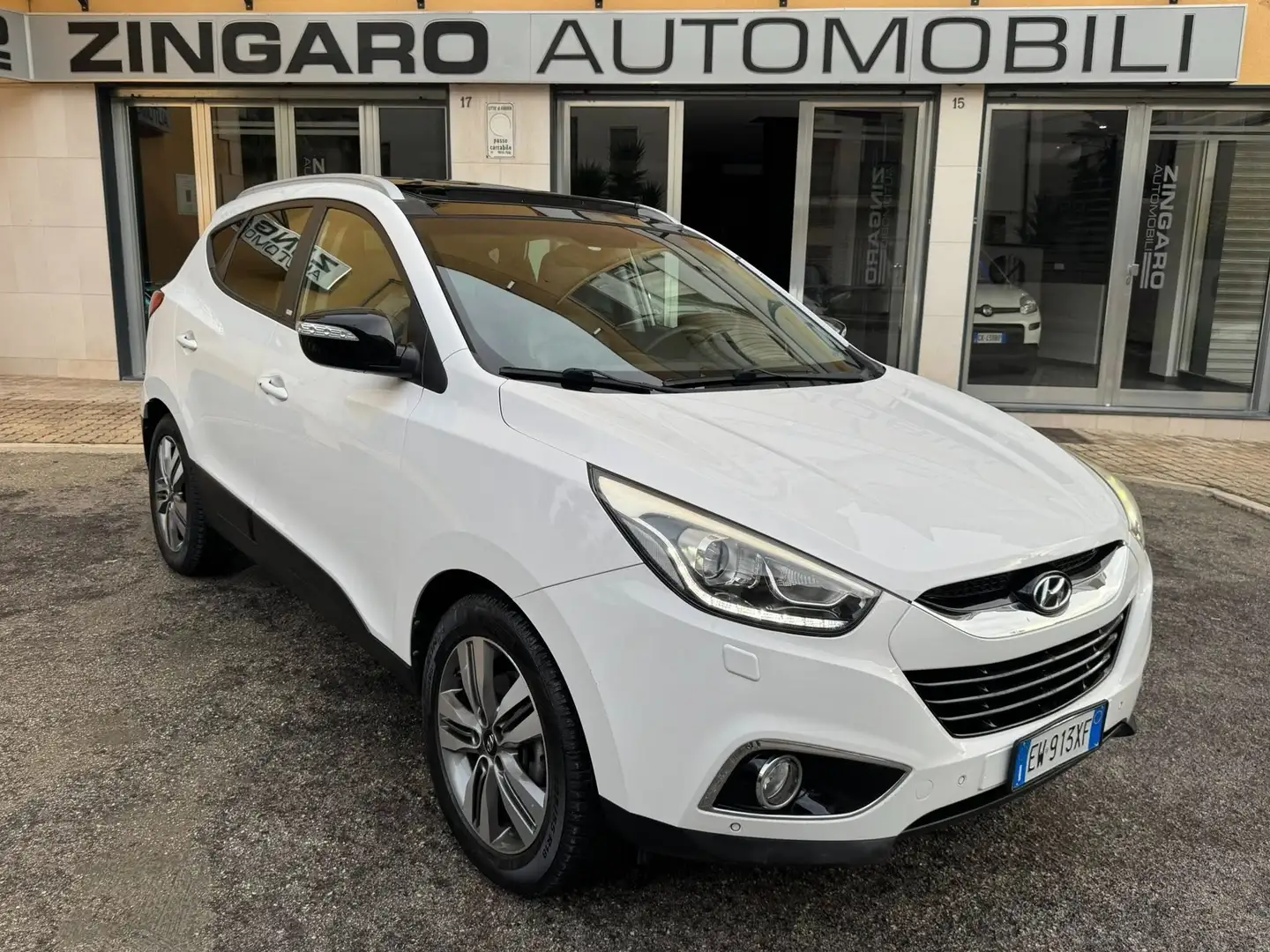 Hyundai iX35 1.7 CRDI 115 CV. 2WD TETTO APR.+CERCHI+NAVI+BIXENO Bianco - 2
