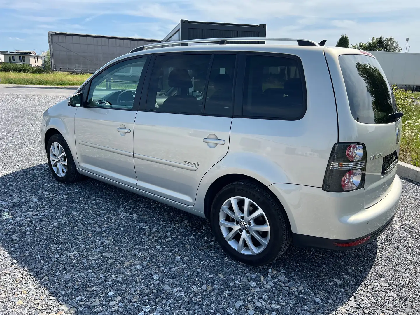 Volkswagen Touran 1.4 TSI DSG Freestyle Gris - 2