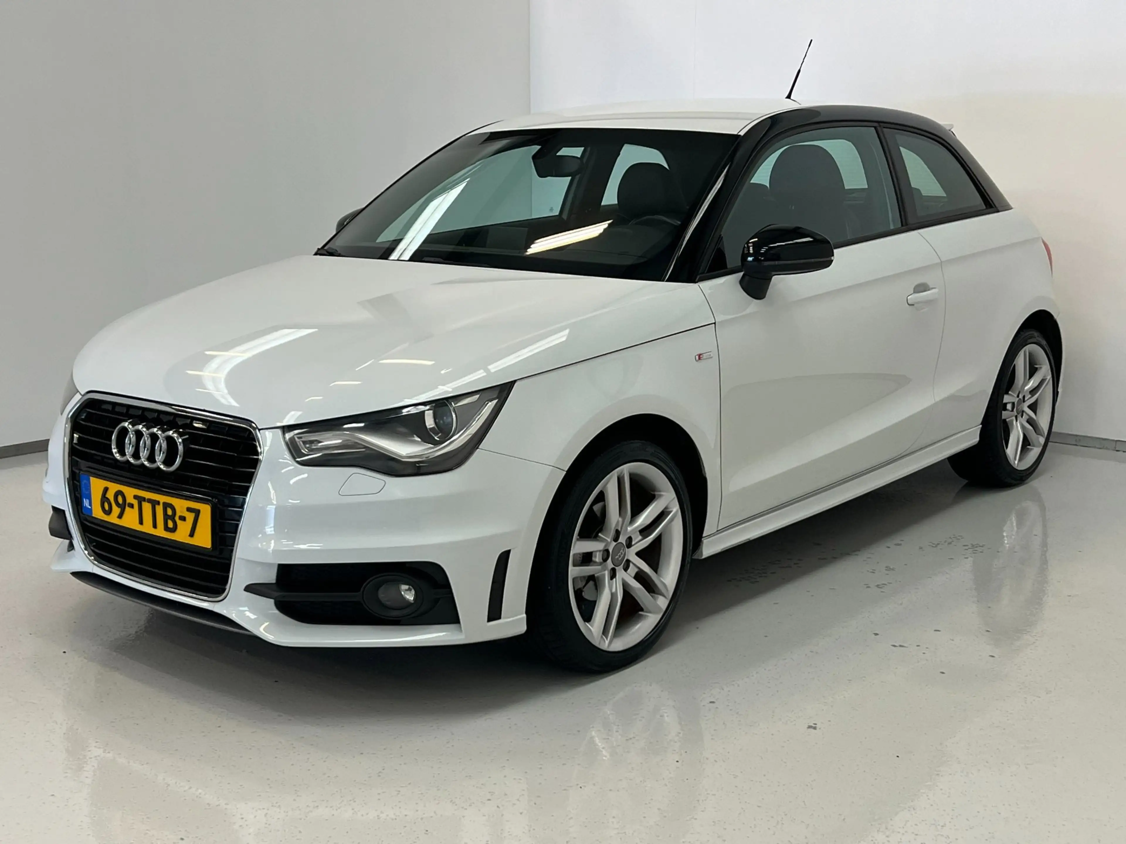 Audi A1 1.2 TFSI / S Line / NL-auto / Xenon / Navi / Clima — photo 3
