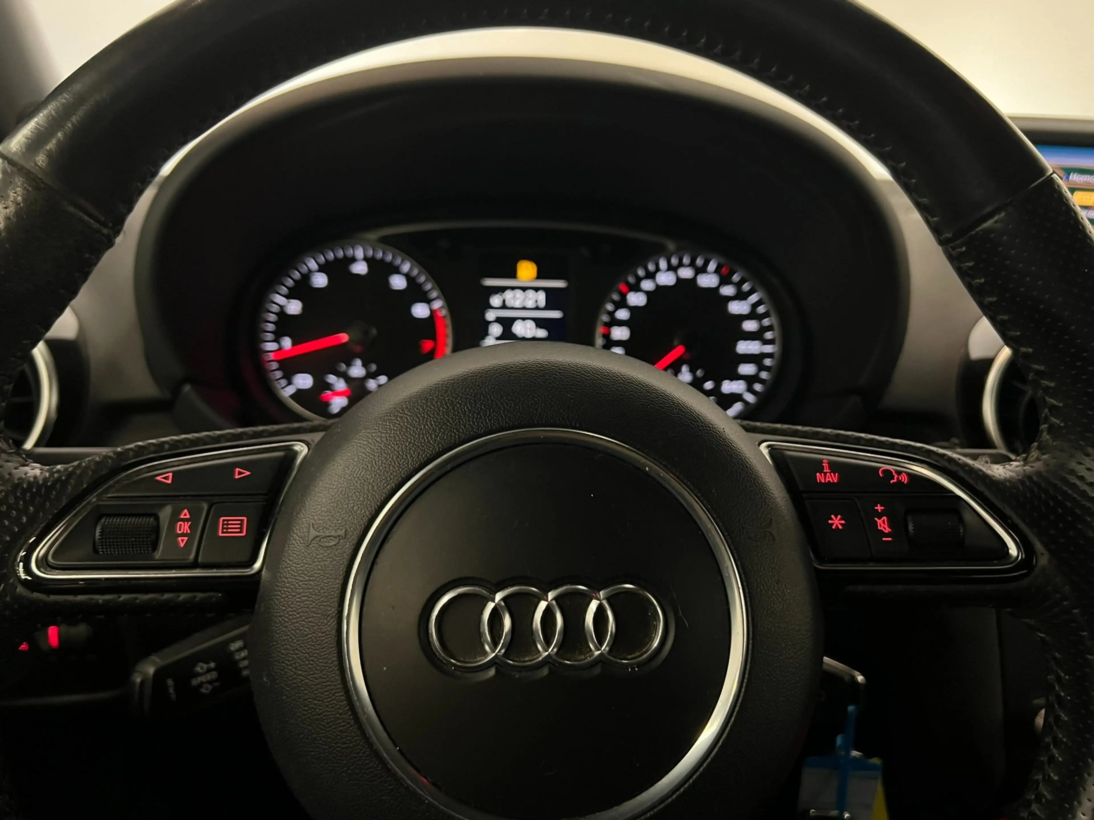 Audi A1 1.2 TFSI / S Line / NL-auto / Xenon / Navi / Clima — photo 11