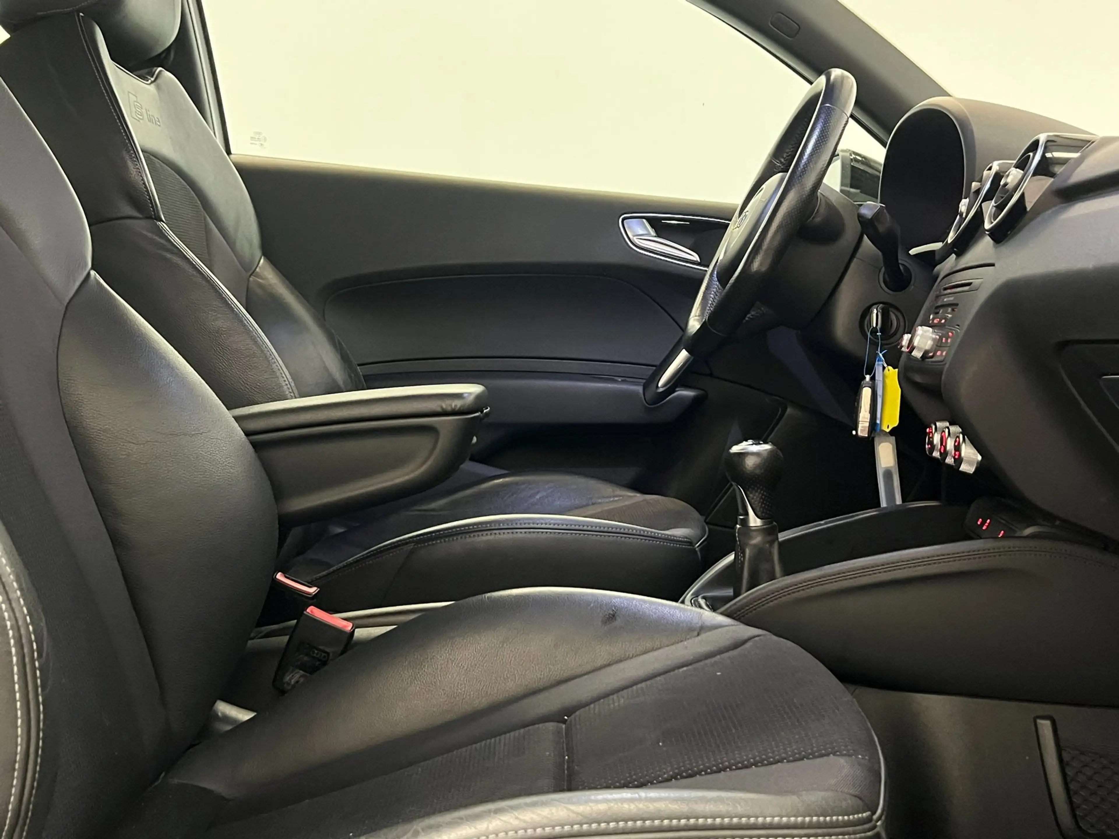 Audi A1 1.2 TFSI / S Line / NL-auto / Xenon / Navi / Clima — photo 7