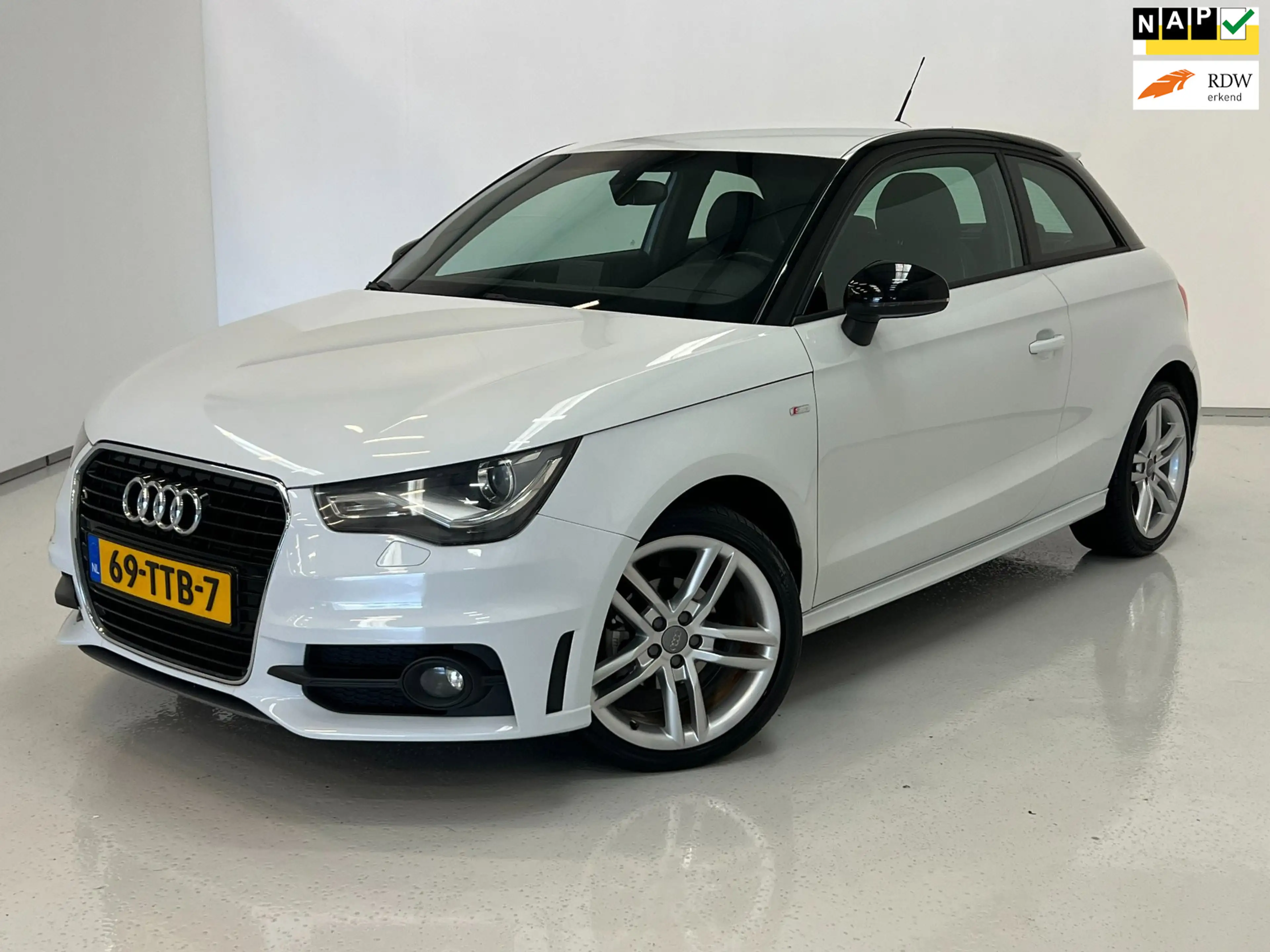 Audi A1 1.2 TFSI / S Line / NL-auto / Xenon / Navi / Clima
