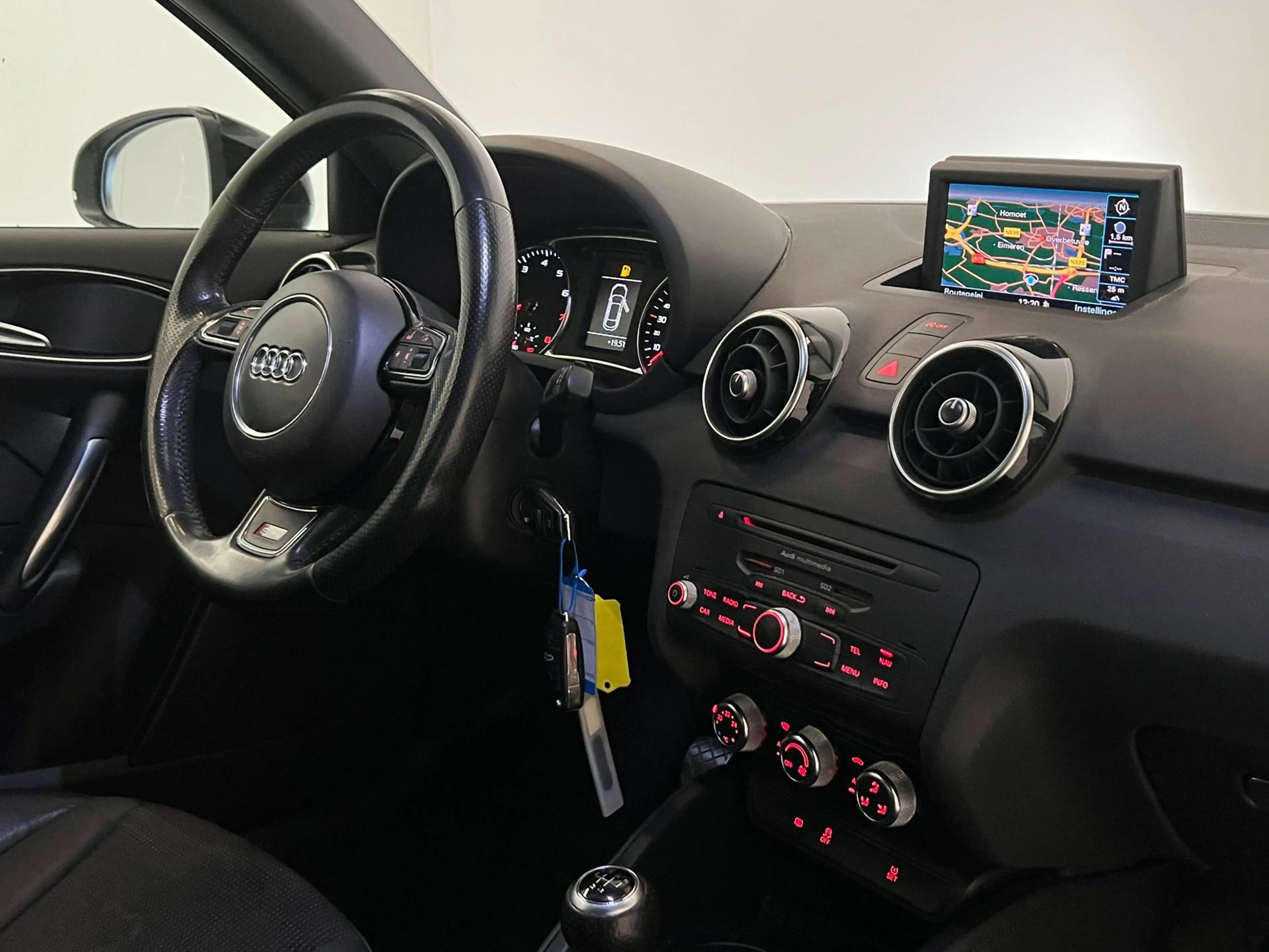 Audi A1 1.2 TFSI / S Line / NL-auto / Xenon / Navi / Clima — photo 9