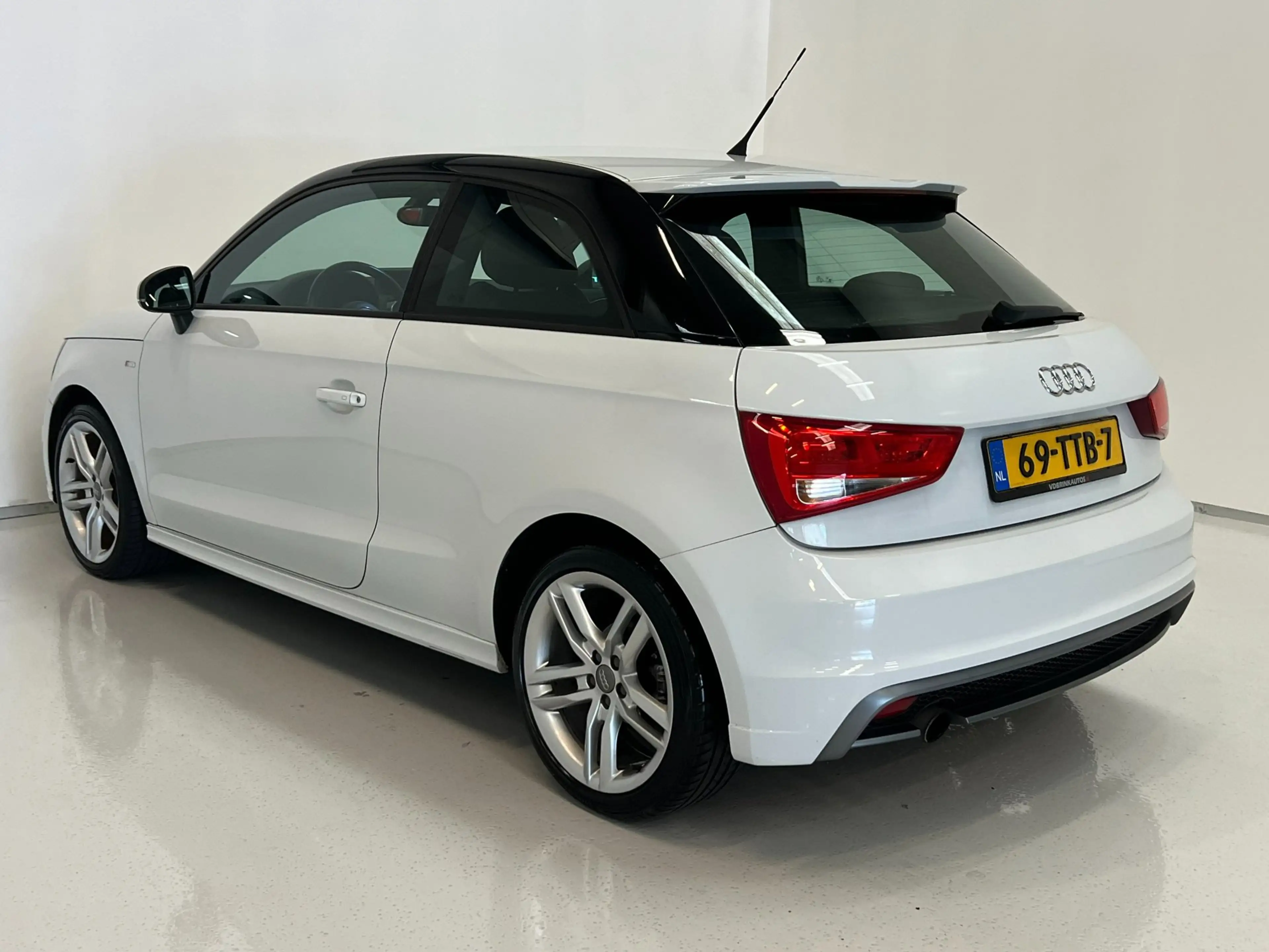 Audi A1 1.2 TFSI / S Line / NL-auto / Xenon / Navi / Clima — photo 4