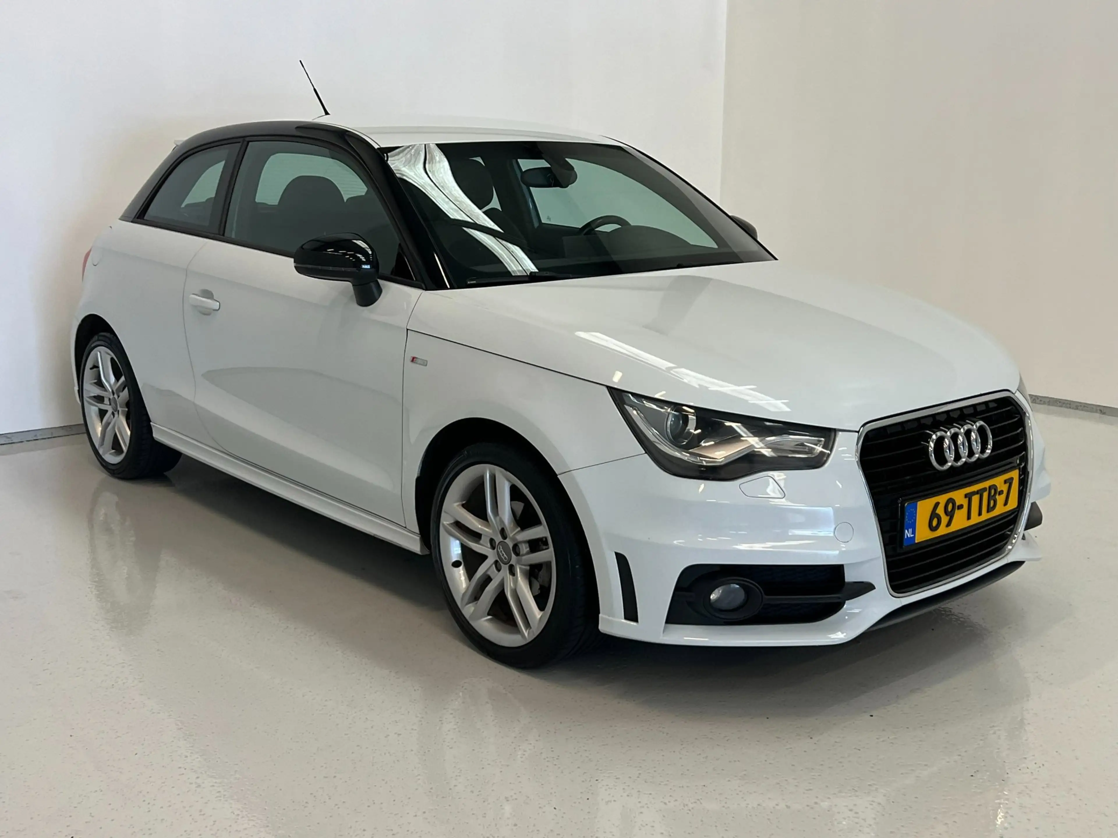 Audi A1 1.2 TFSI / S Line / NL-auto / Xenon / Navi / Clima — photo 2