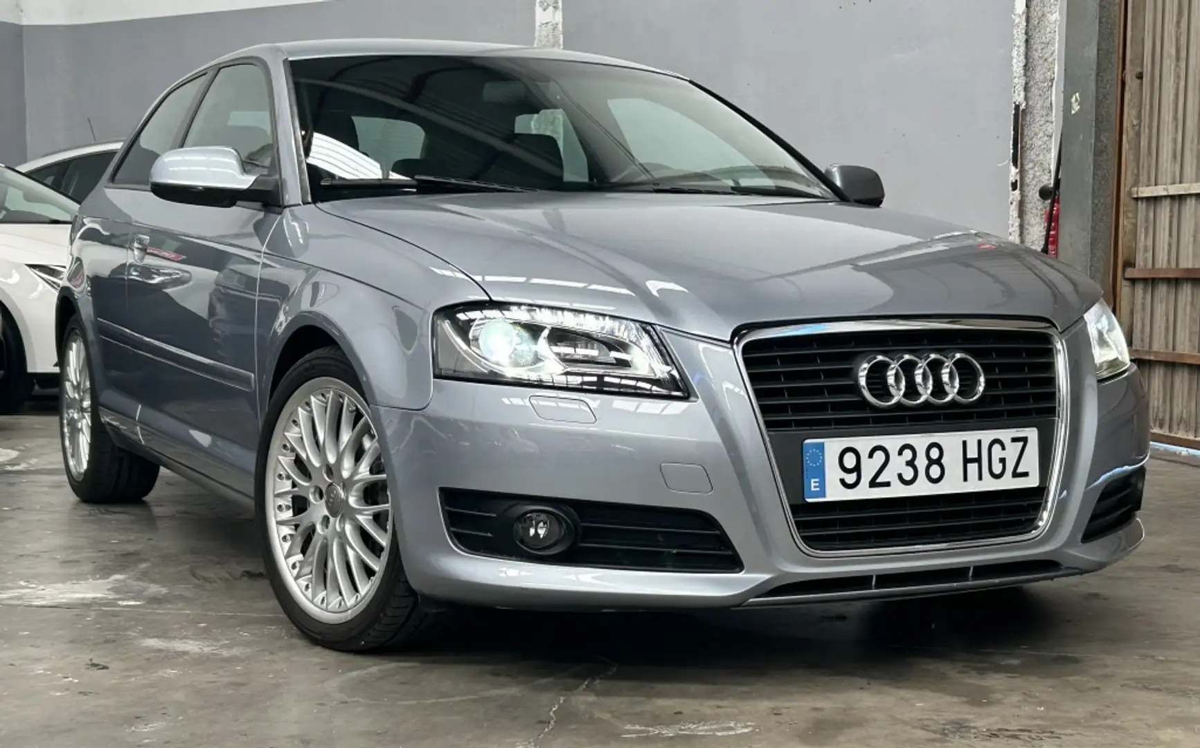 Audi A3 2.0TDI Ambiente S-Tronic 170 Gris - 1