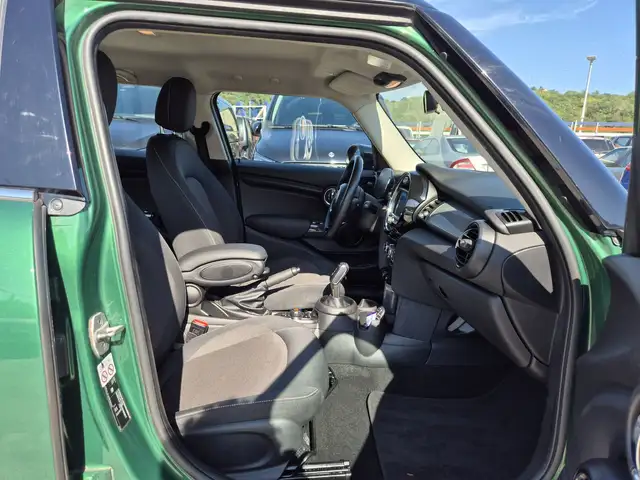 Mini Cooper Cooper view 8