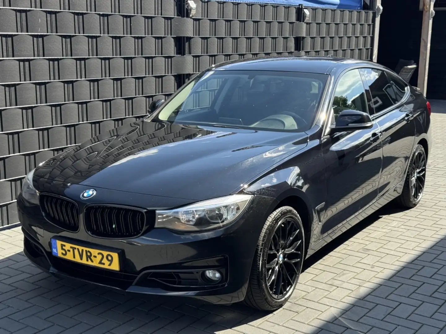 BMW 320 3-serie Gran Turismo 320i Business| AUTOMAAT| NAVI Zwart - 1