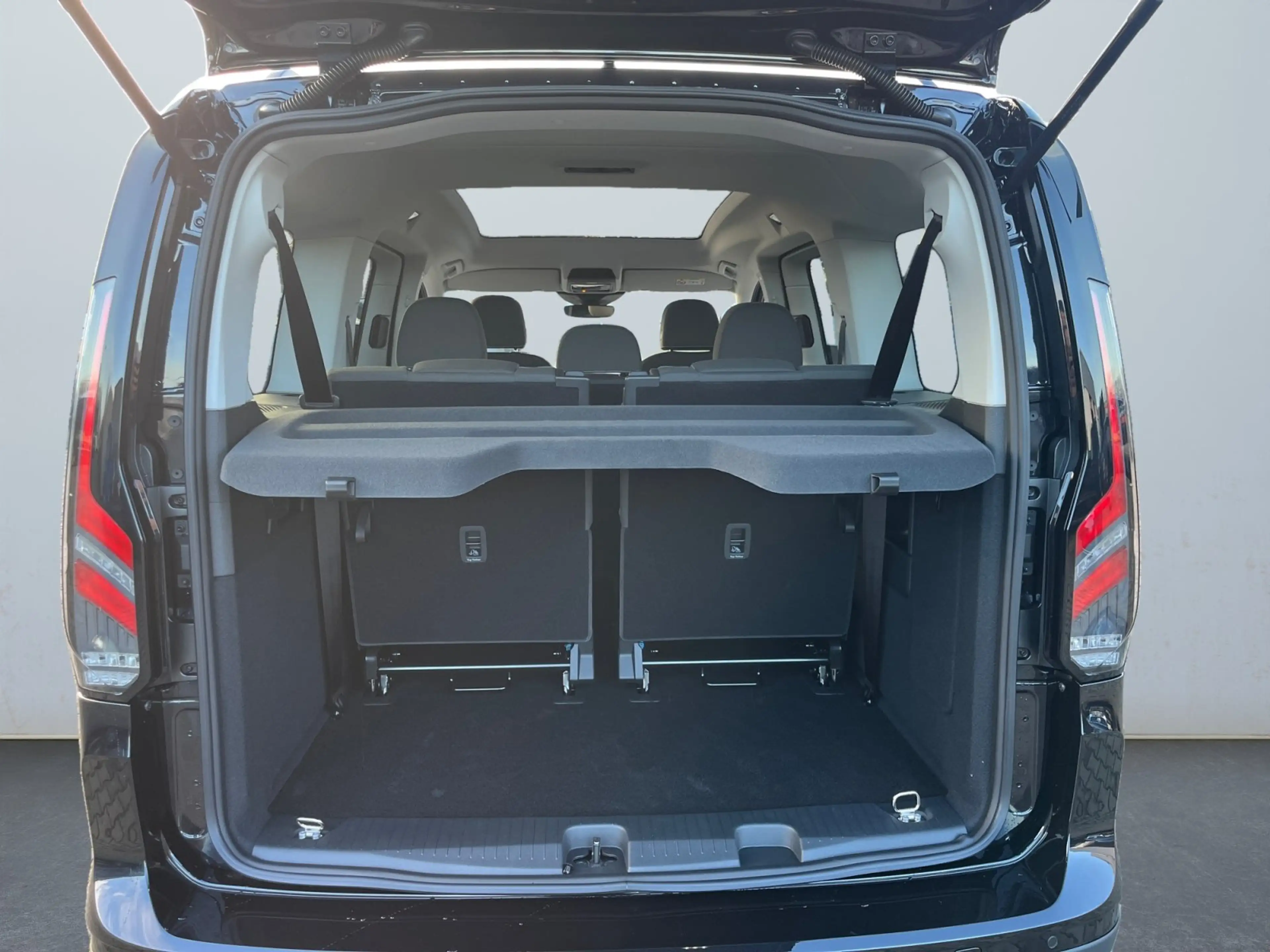 Ford Grand Tourneo Connect Active AHK Abnehmbar — photo 14