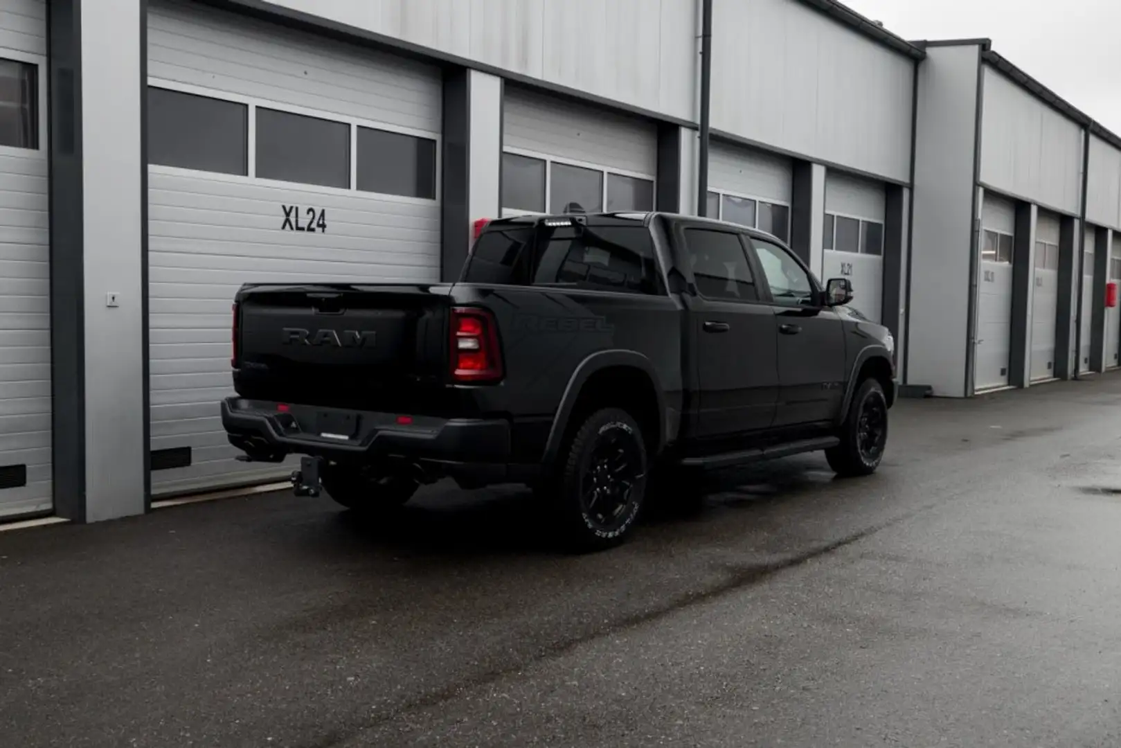 RAM 1500 Ram 1500 Rebel Crew Cab 5'7''-Bed 4x4 Schwarz - 2