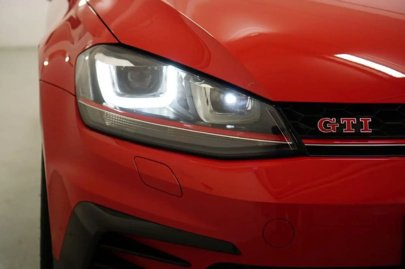 Volkswagen Golf GTI Clubsport-S 2.0 TSi  Limited Edition 1-400 Rood - 2