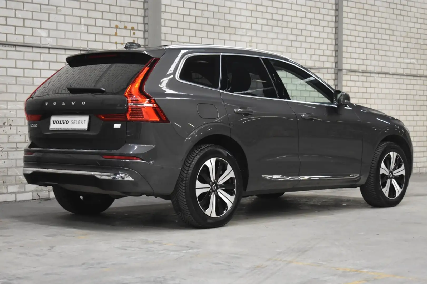 Volvo XC60 T6 350pk AWD Plus Bright | 360 | Getint Glas | Tre Grau - 2