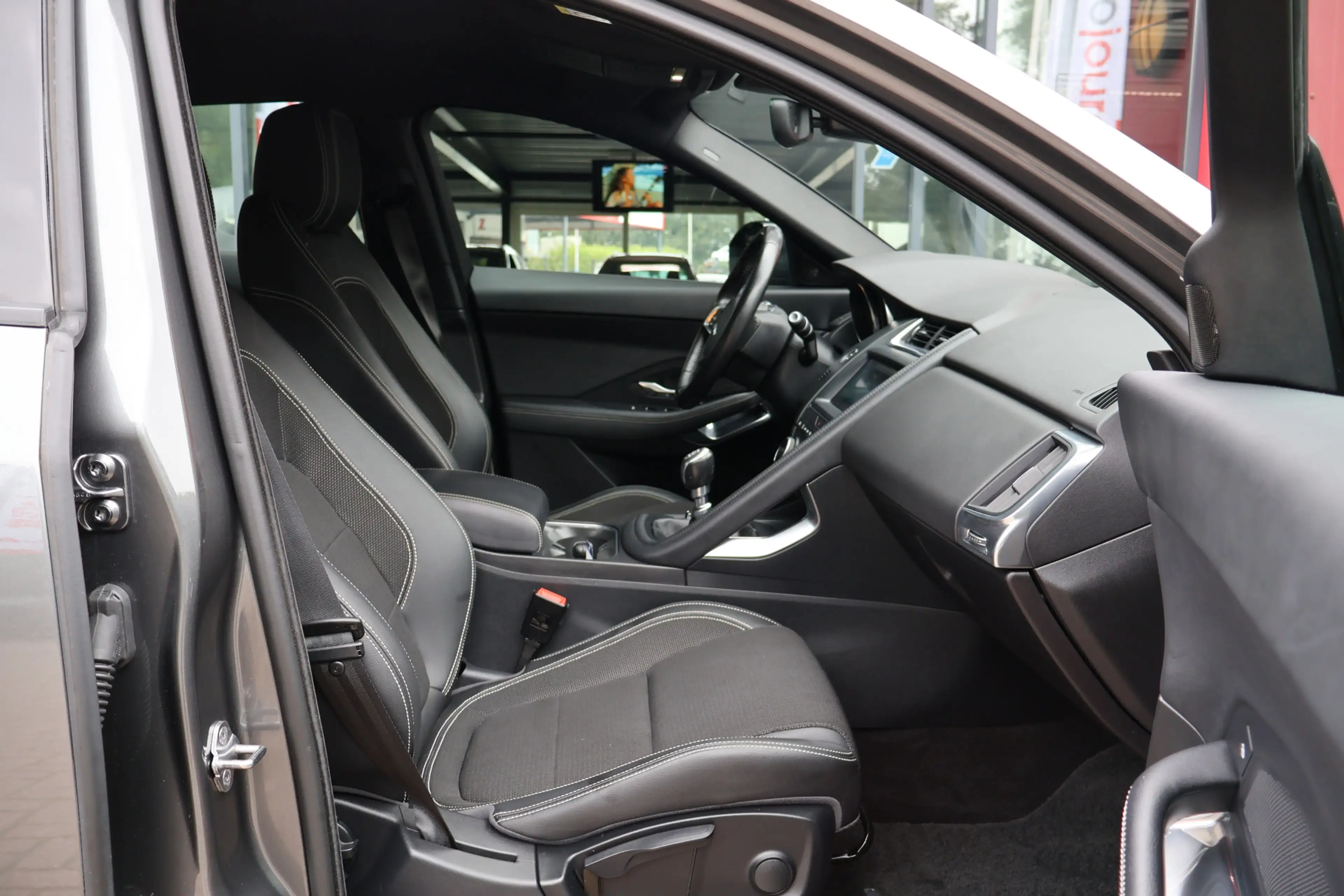 Jaguar E-Pace 2.0 D150 R-Dynamic | Origineel NL | Dealer Onderho — photo 21