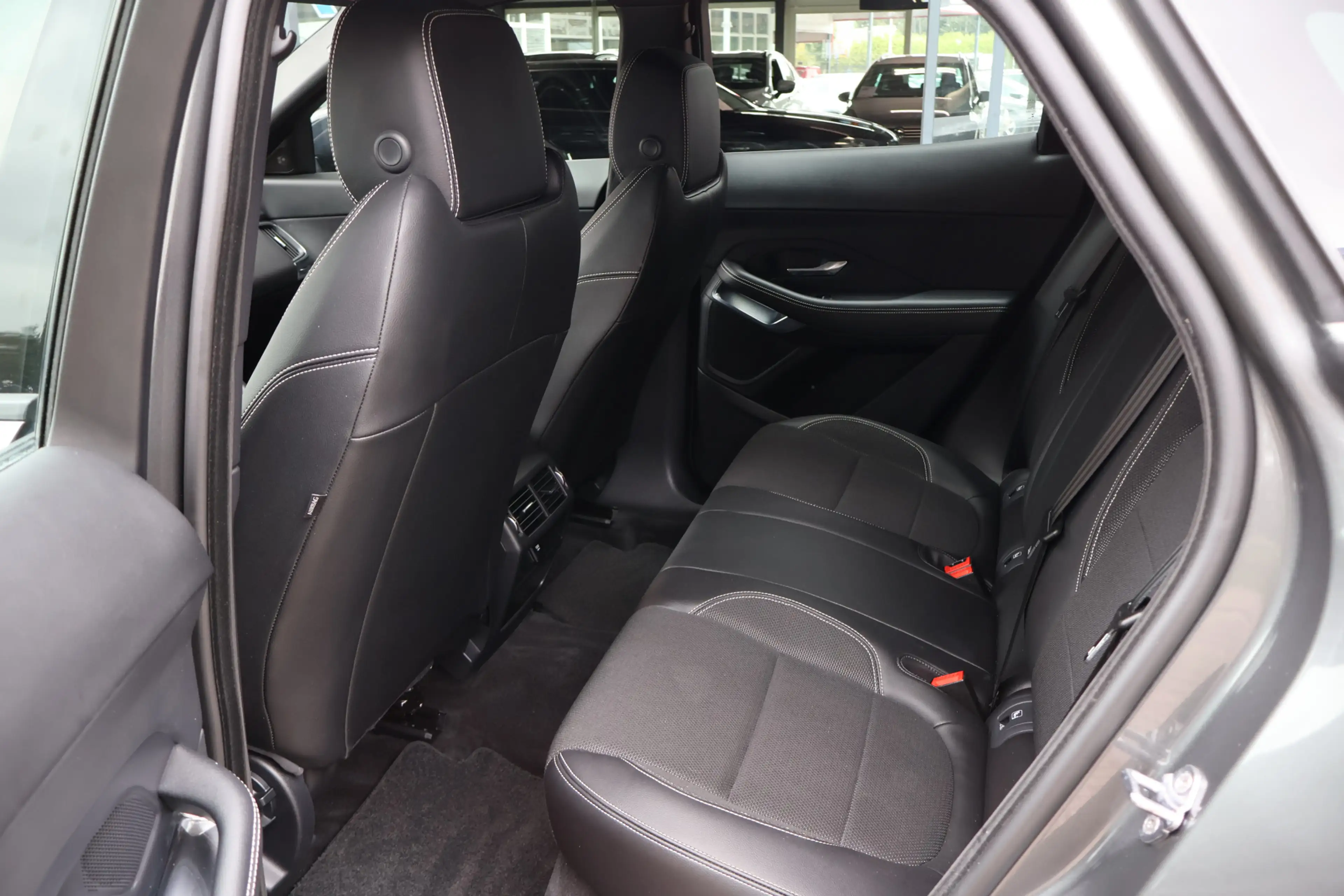 Jaguar E-Pace 2.0 D150 R-Dynamic | Origineel NL | Dealer Onderho — photo 23
