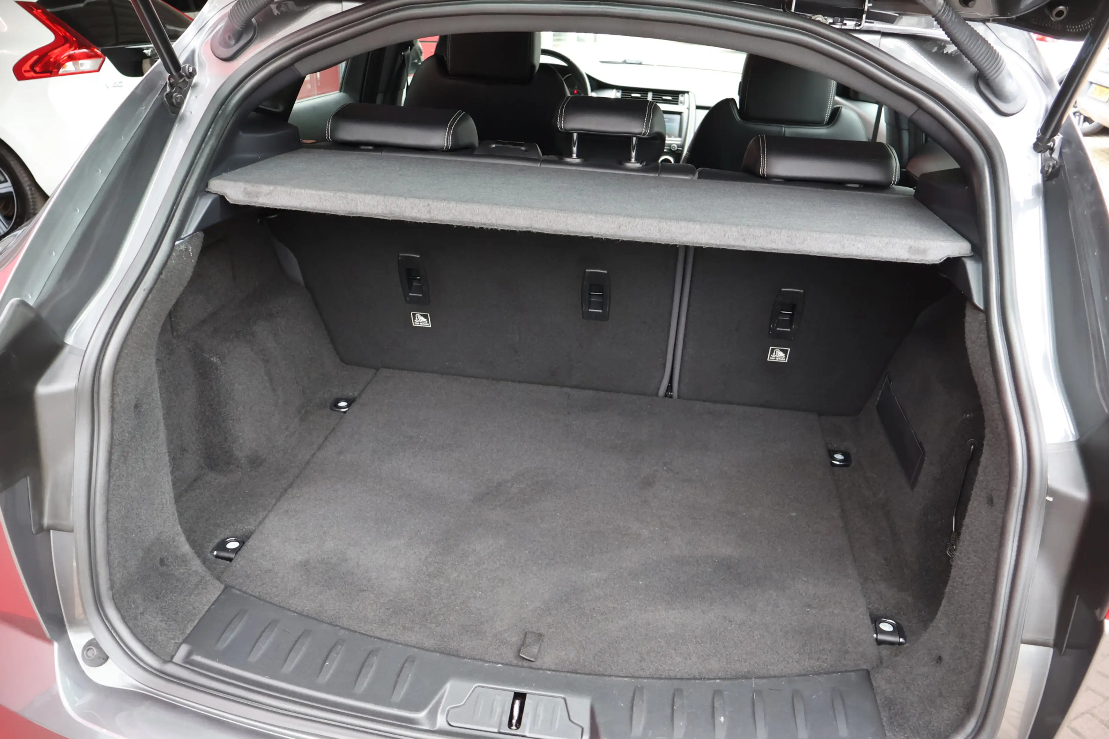 Jaguar E-Pace 2.0 D150 R-Dynamic | Origineel NL | Dealer Onderho — photo 24