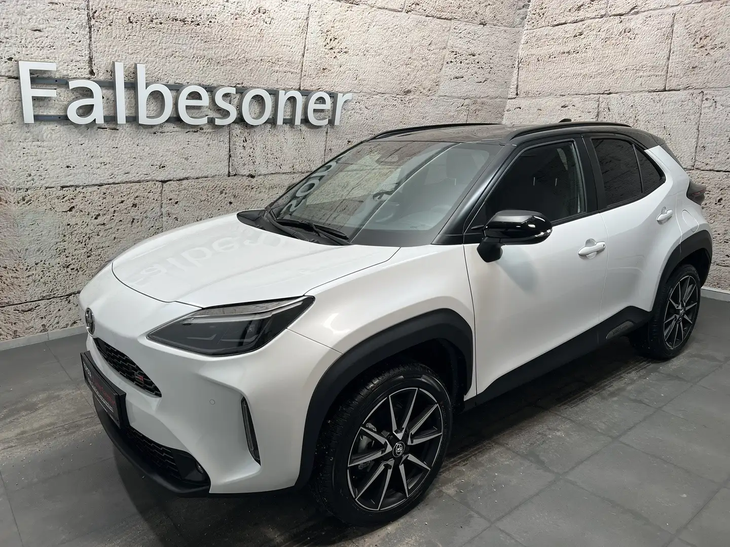 Toyota Yaris Cross 1,5 Hybrid FWD 130 GR Sport + Premiumpaket Weiß - 2