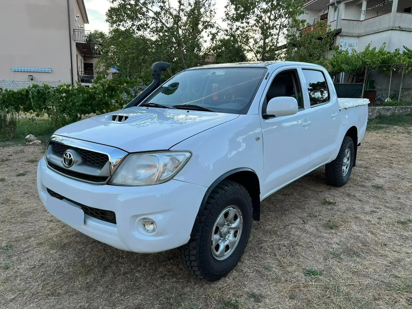 Toyota Hilux 4x4 Double Cab Life HU/AU 10.2026 Weiß - 2