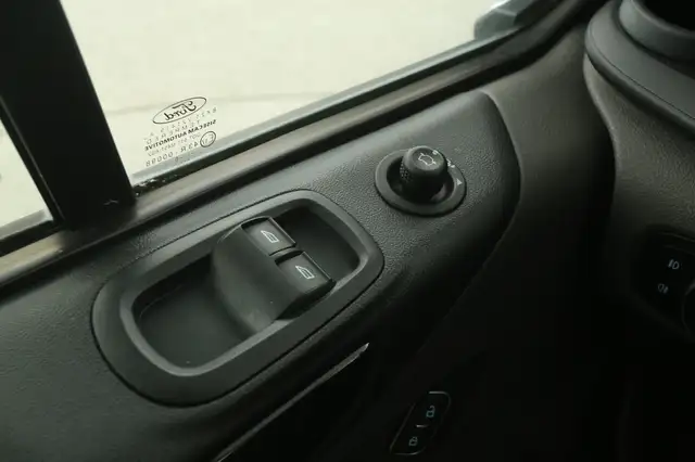 Ford Transit Custom view 19