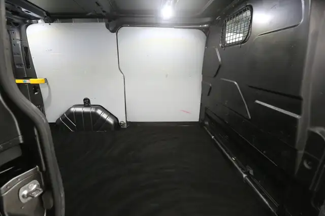 Ford Transit Custom view 23