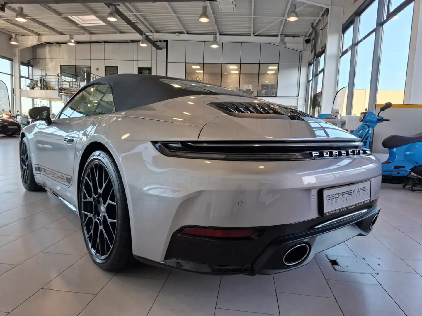 Porsche 992 FACELIFT CARRERA CABRIO PACK CHRONO BOSE CUIR NAVI Grau - 2
