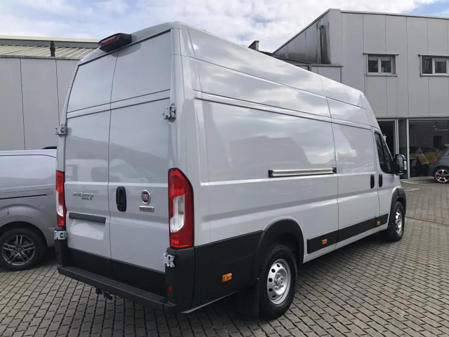 Fiat Ducato L4H3 Maxi 180pk AT Grau - 2