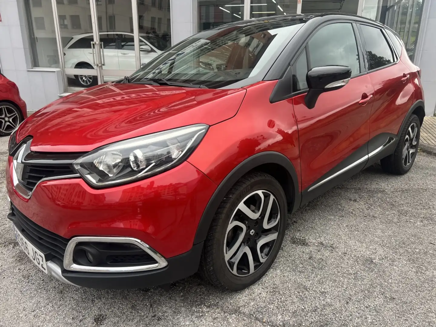 Renault Captur 1.5dCi eco2 Helly Hansen EDC 90 Burdeos - 1