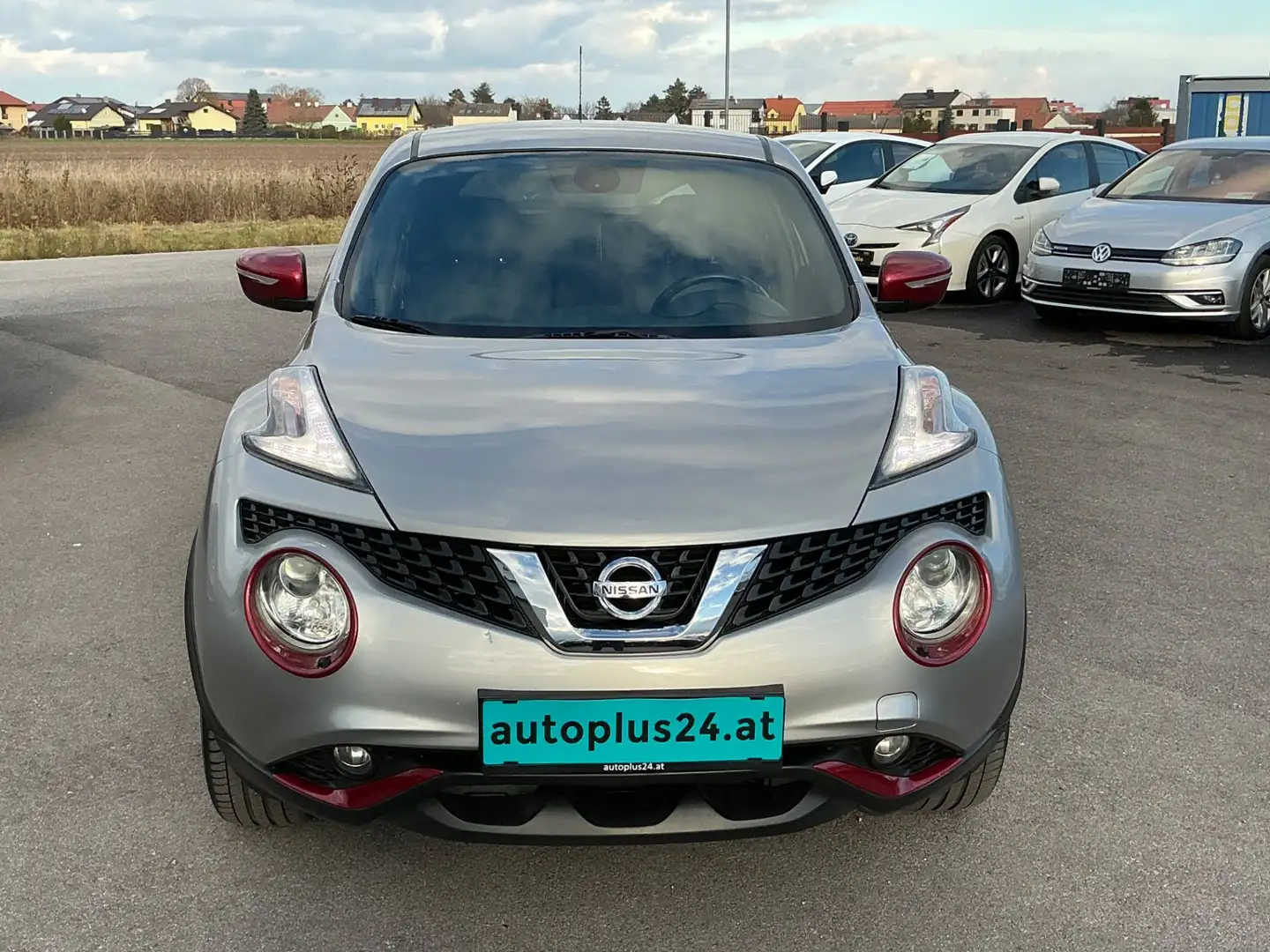 Nissan Juke 1,6 Acenta **AUTOMATIK** Grau - 2