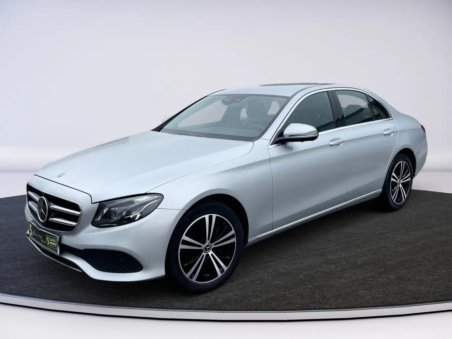 Mercedes-Benz E 220 d Limousine Silber - 2