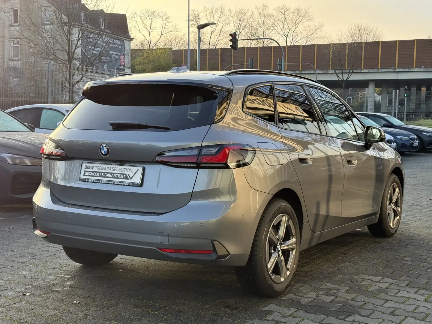 BMW 216 i Active Tourer //Leas.ab EUR335,-inkl. Grau - 2