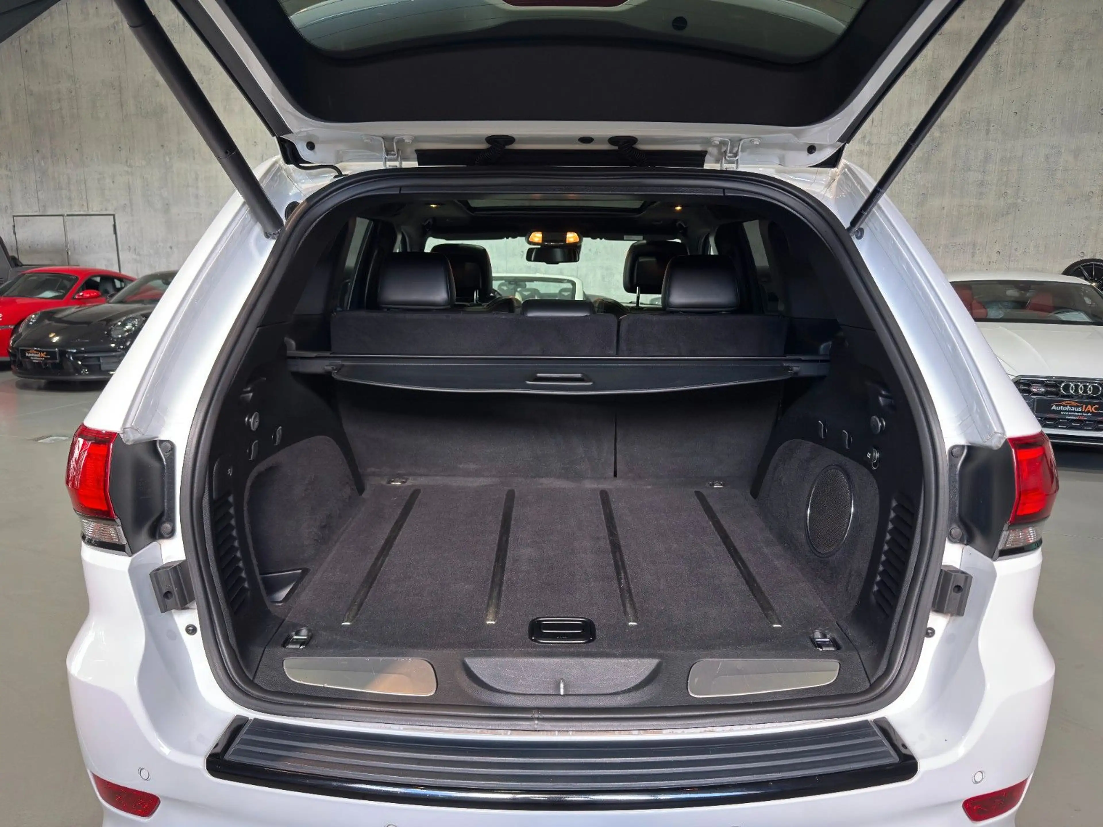 Jeep Grand Cherokee Grand/Cherokee/6.4/V8/HEMI/SRT/PANO/LED/RFK/POWE — photo 5
