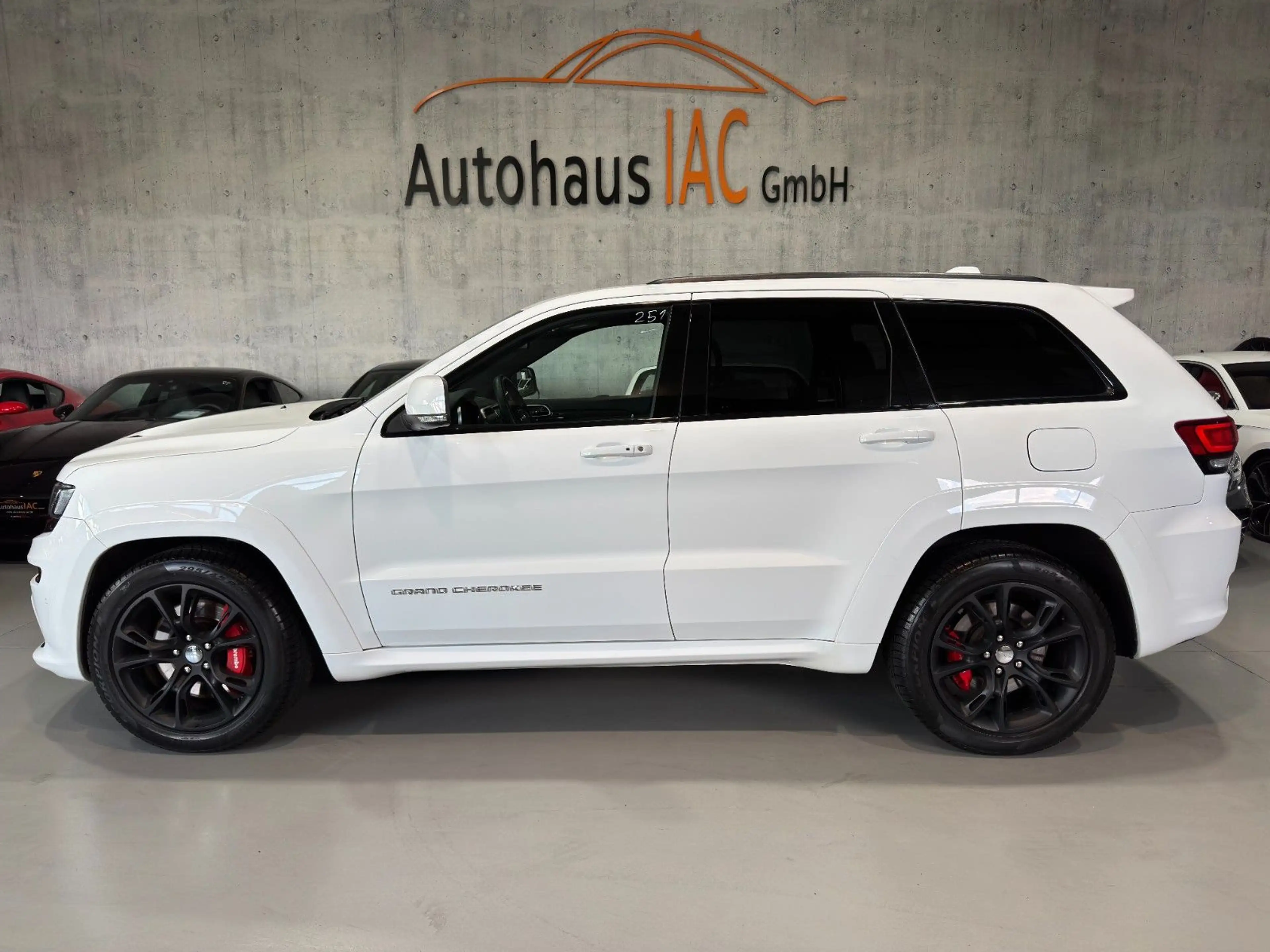 Jeep Grand Cherokee Grand/Cherokee/6.4/V8/HEMI/SRT/PANO/LED/RFK/POWE — photo 6