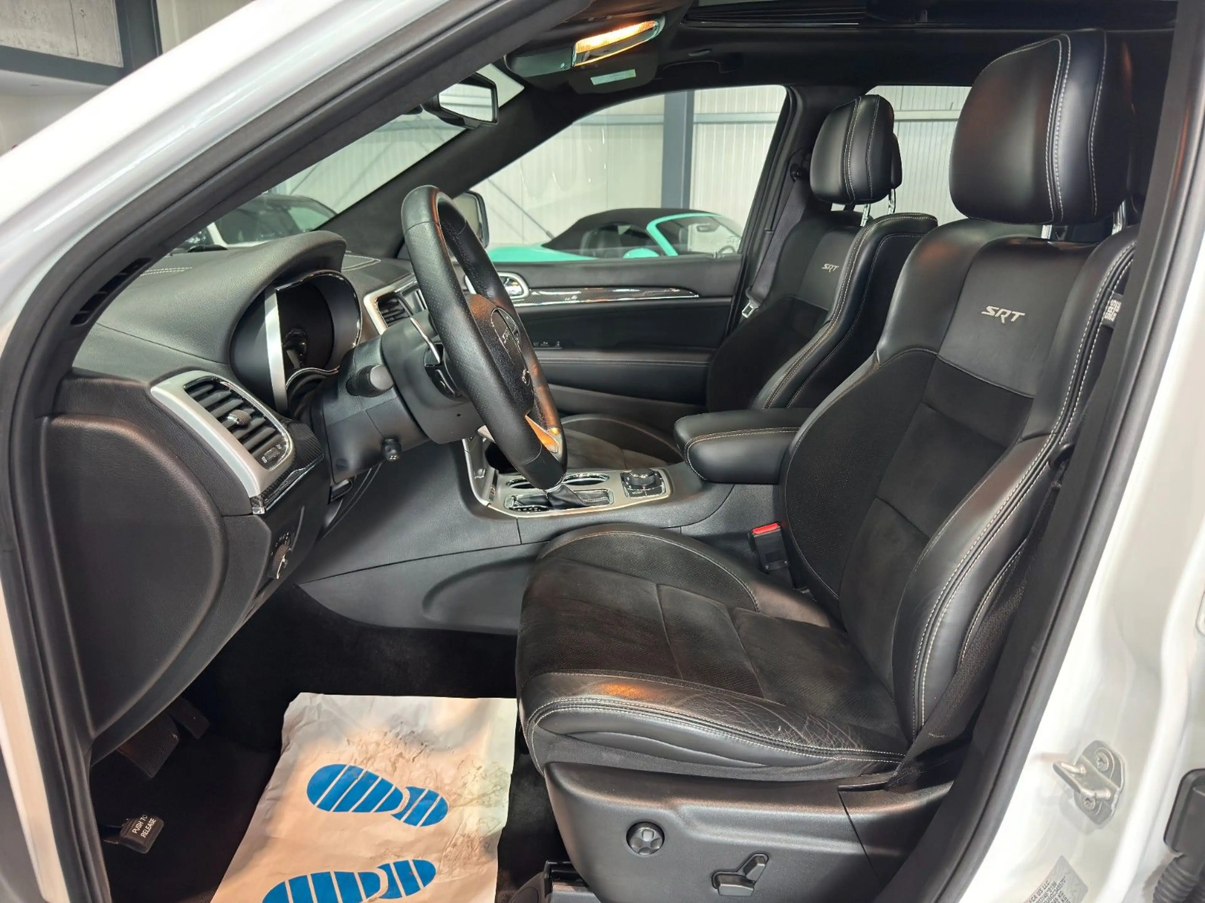 Jeep Grand Cherokee Grand/Cherokee/6.4/V8/HEMI/SRT/PANO/LED/RFK/POWE — photo 8