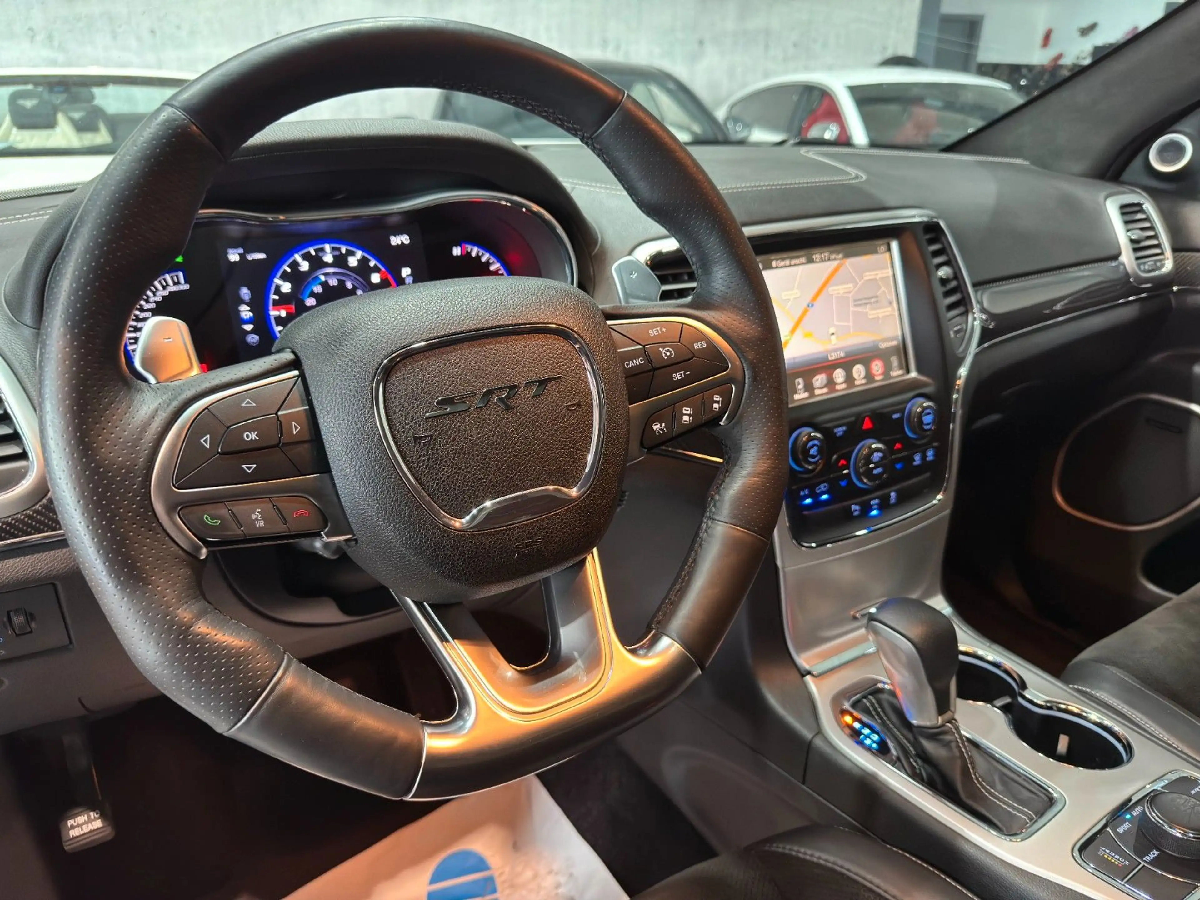 Jeep Grand Cherokee Grand/Cherokee/6.4/V8/HEMI/SRT/PANO/LED/RFK/POWE — photo 10