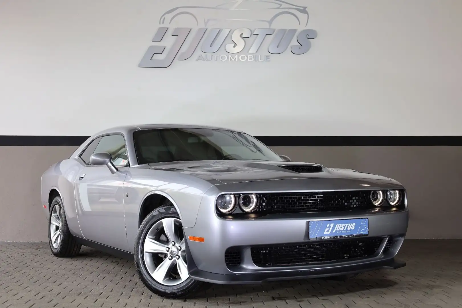 Dodge Challenger 3.6 SXT/BTH/MFL/TEMP/KAMERA/R18 Silber - 1
