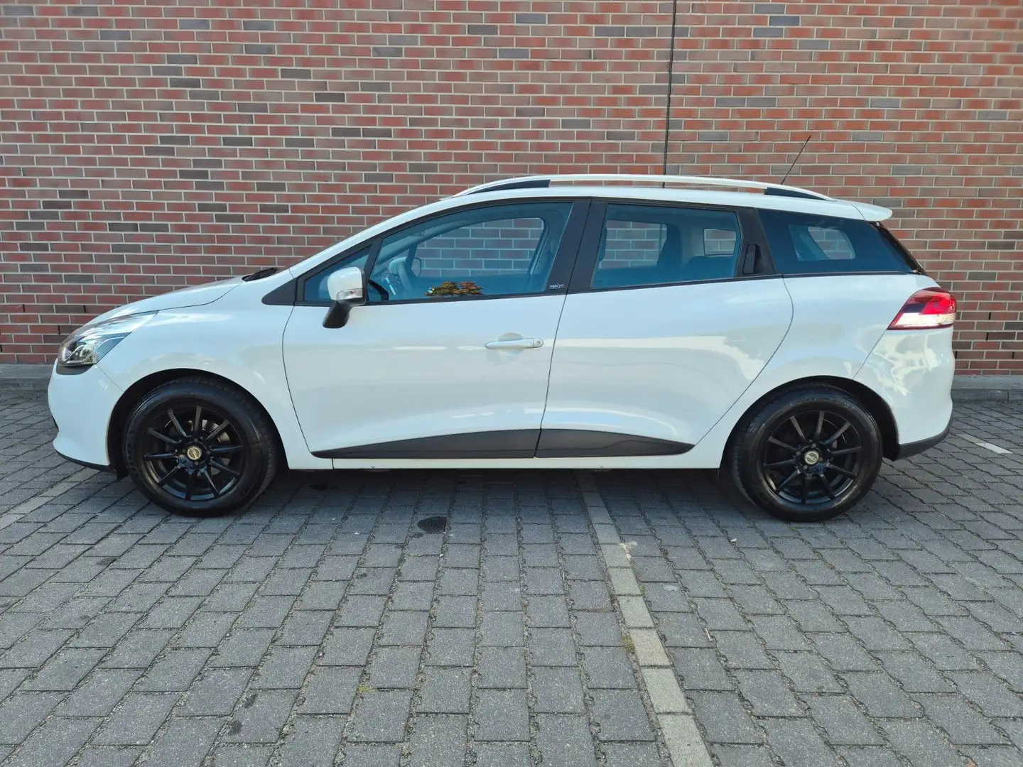 Renault Clio IV Grandtour Dynamique - NAVI - AHK - PDC - Weiß - 2