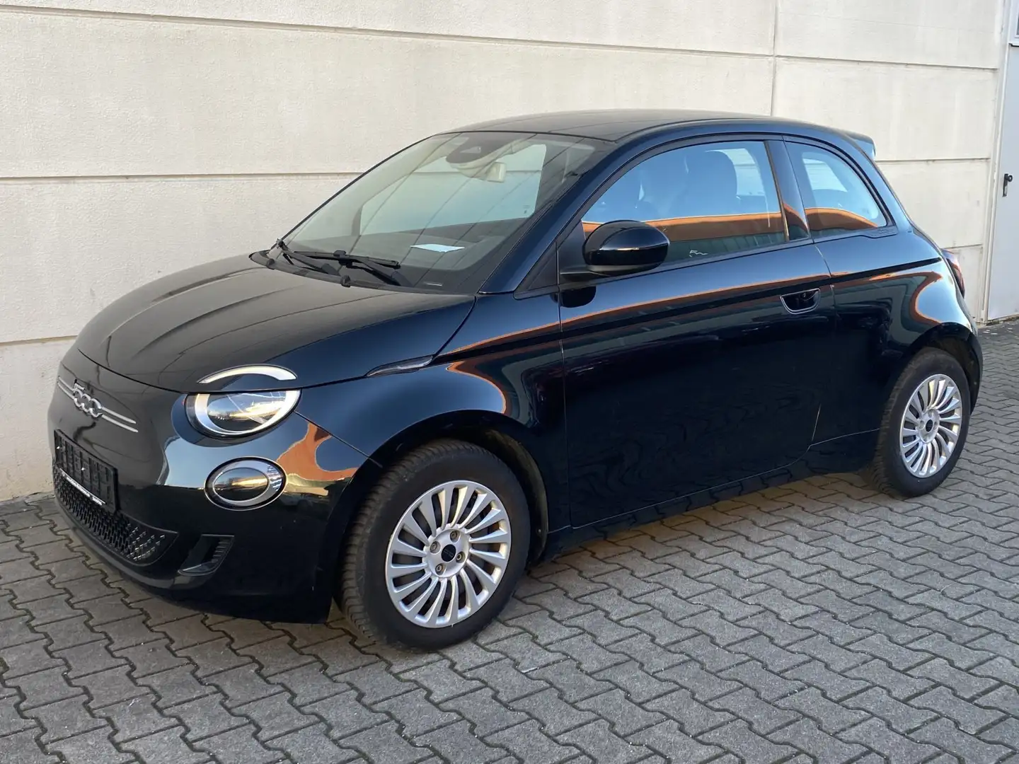 Fiat 500e e 23,8 kWh Action VzAss SpurAss PDC hi Bt Schwarz - 2