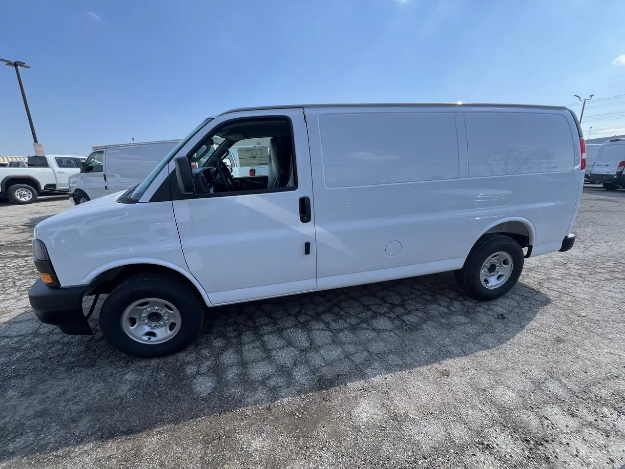 GMC Savana снимка GMC Savana