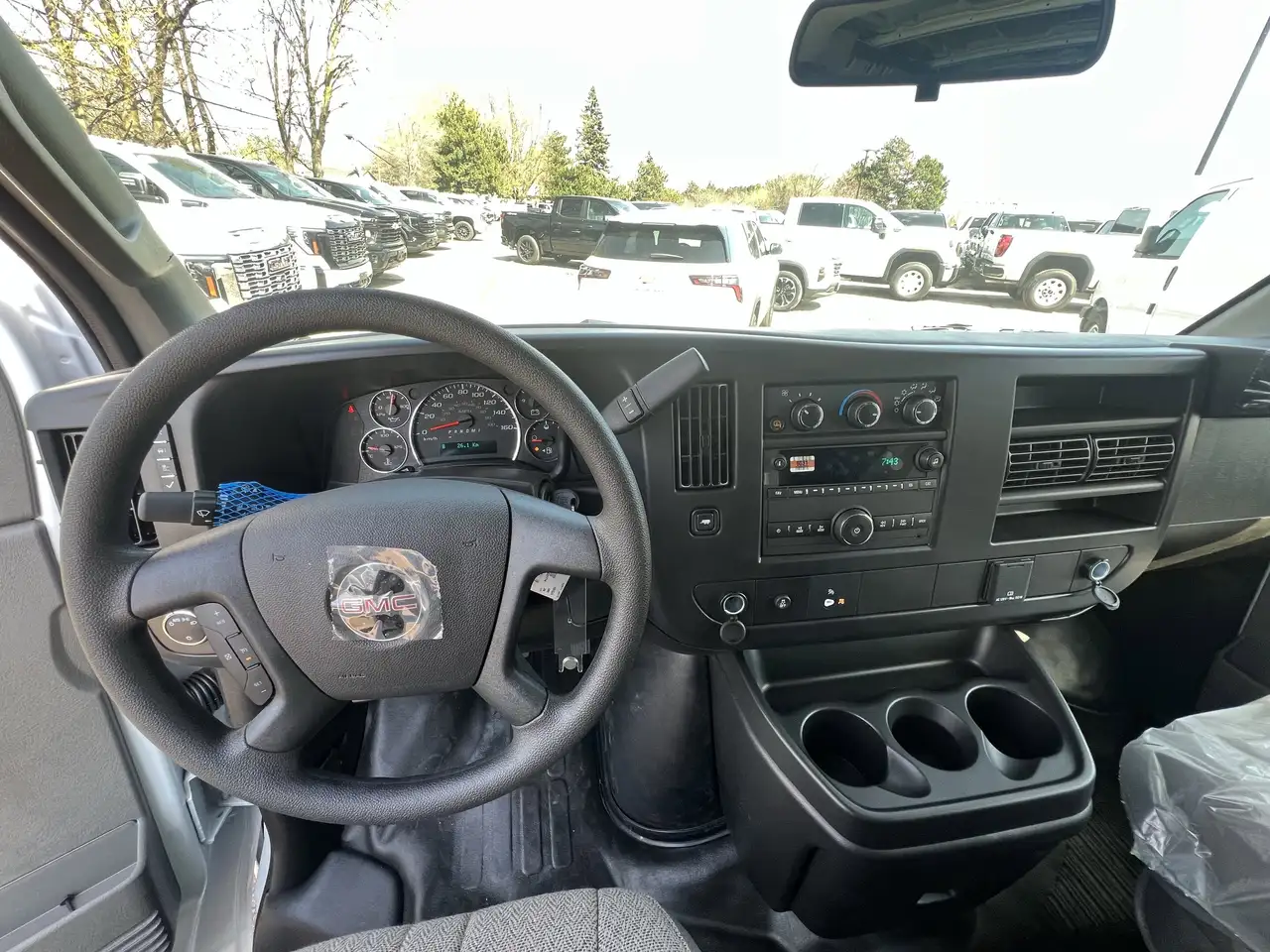 GMC Savana снимка GMC Savana
