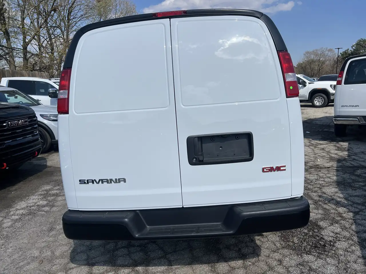 GMC Savana снимка GMC Savana
