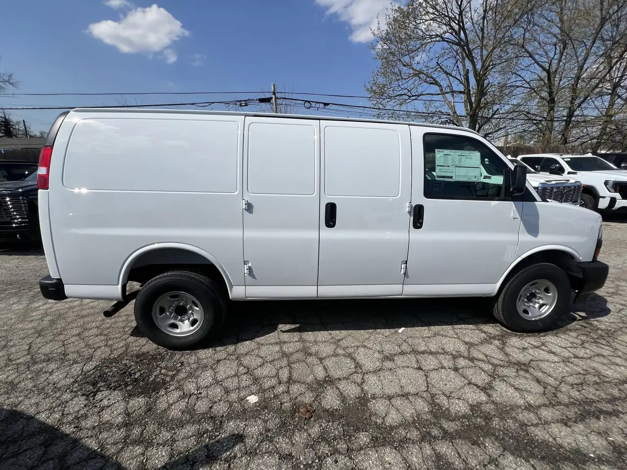 GMC Savana снимка GMC Savana