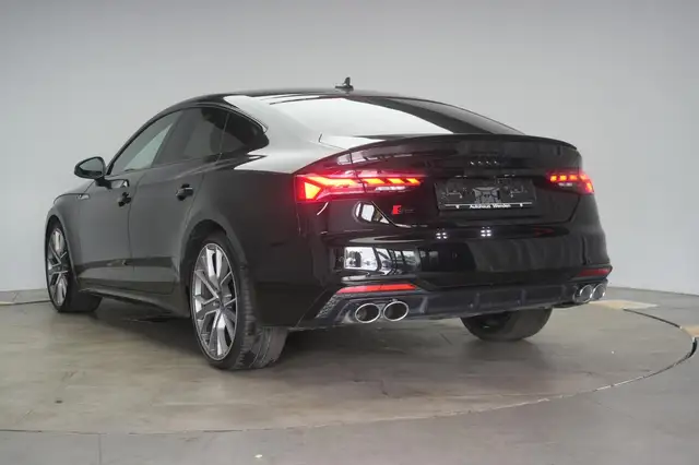 Audi S5 view 4