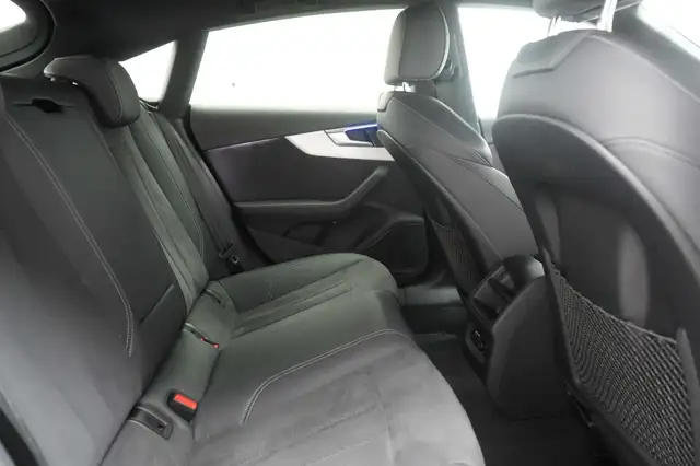 Audi S5 view 8