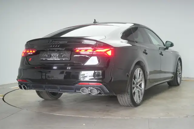Audi S5 view 5