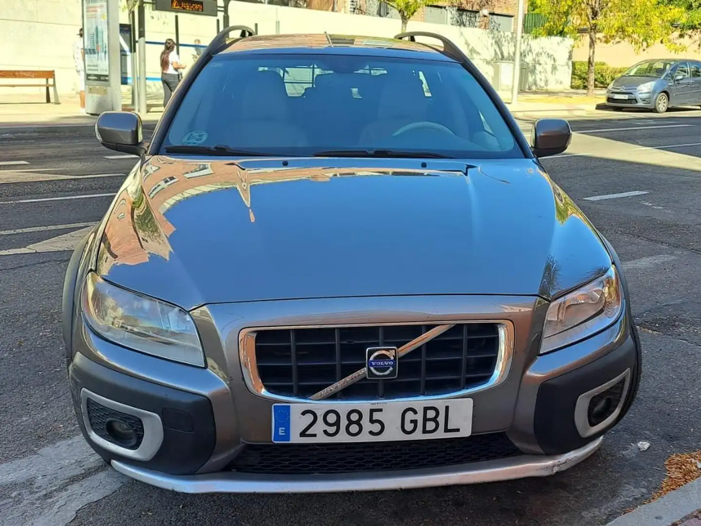 Volvo XC70 XC70 D5 Momentum Geartronic Plateado - 1