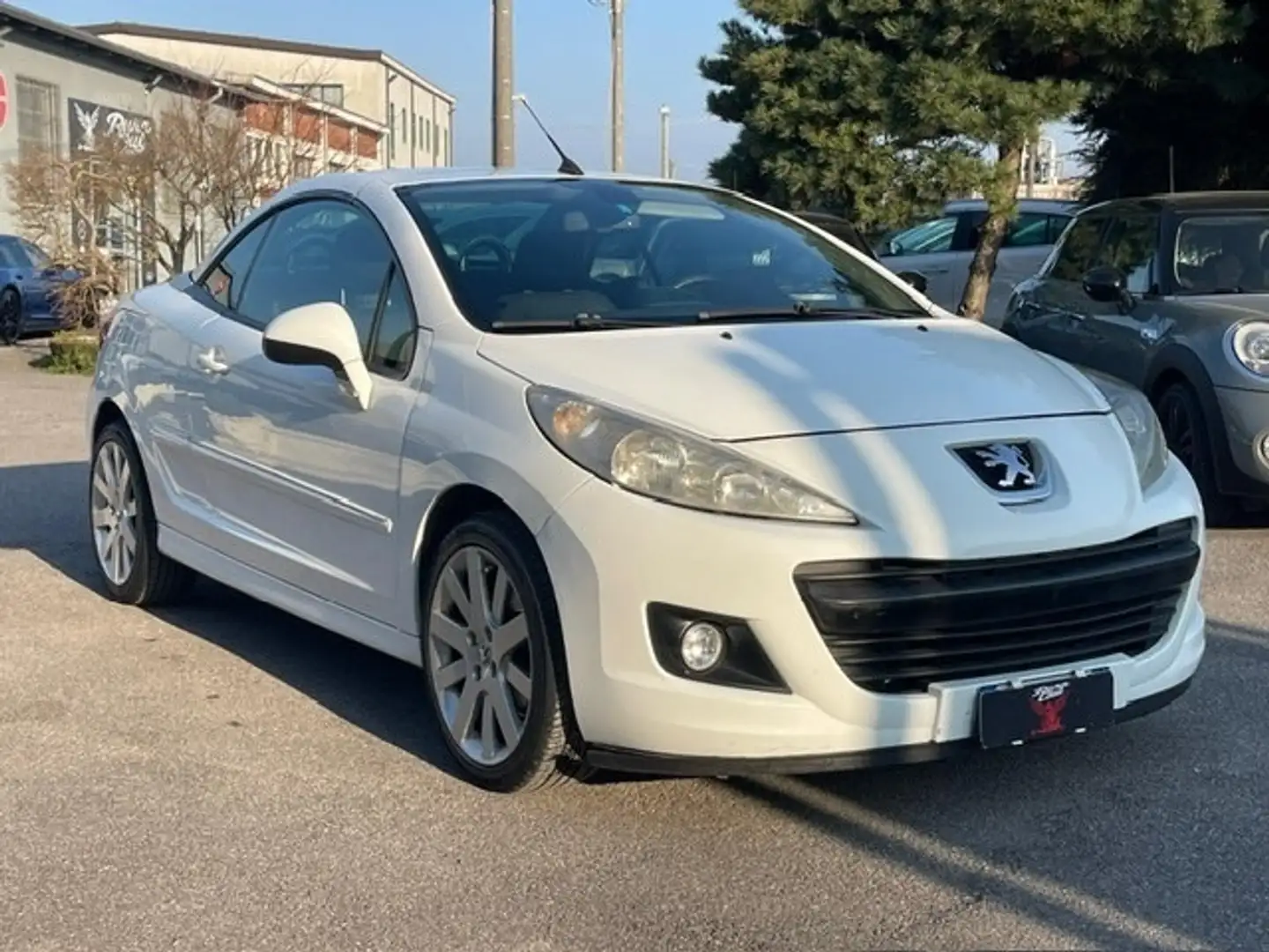 Peugeot 207 1.6 8V HDi 112CV CC Féline Biały - 2