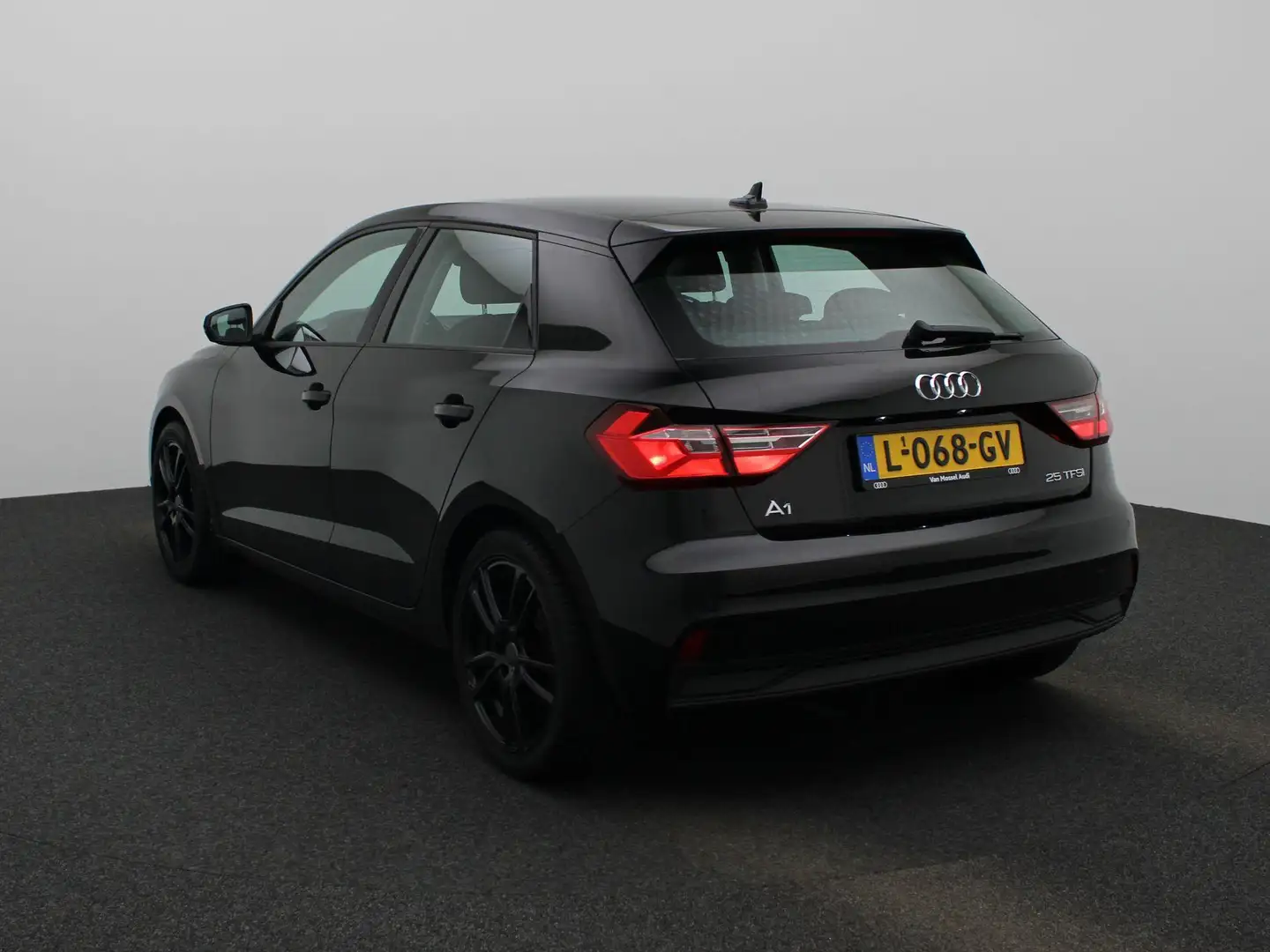 Audi A1 Sportback 25 TFSI Pro Line l Cruise Control l Airc Zwart - 2