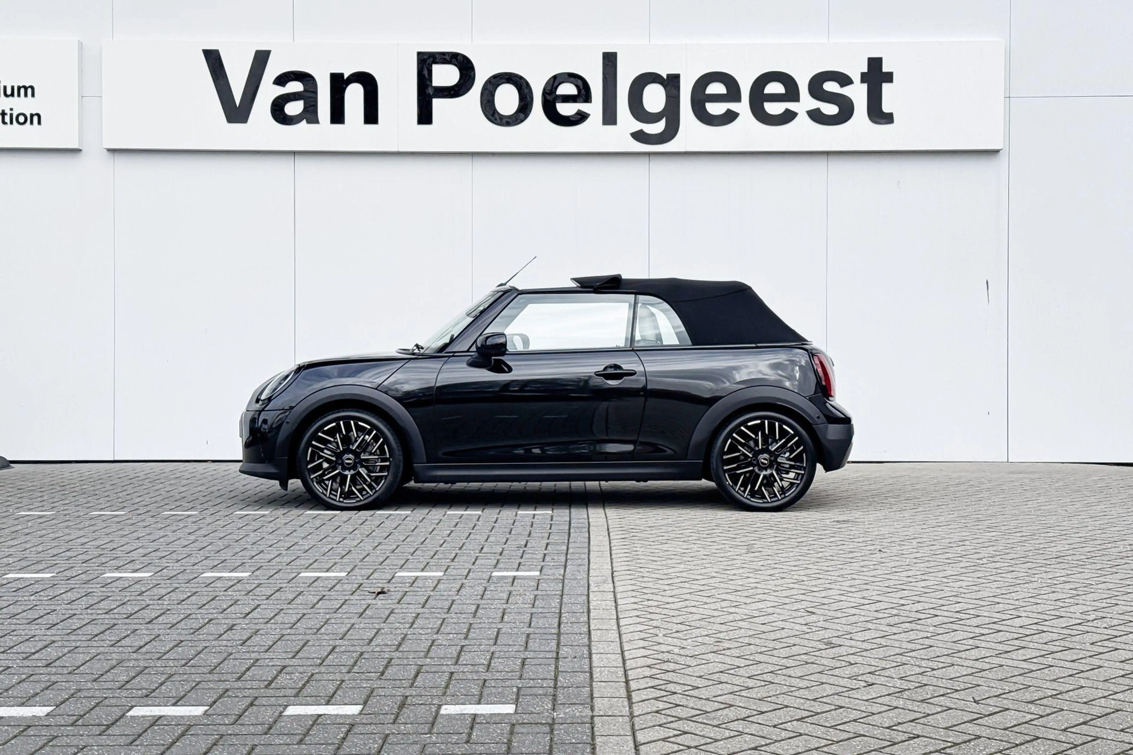 MINI Cooper C Cabrio | John Cooper Works | Pakket M — photo 2
