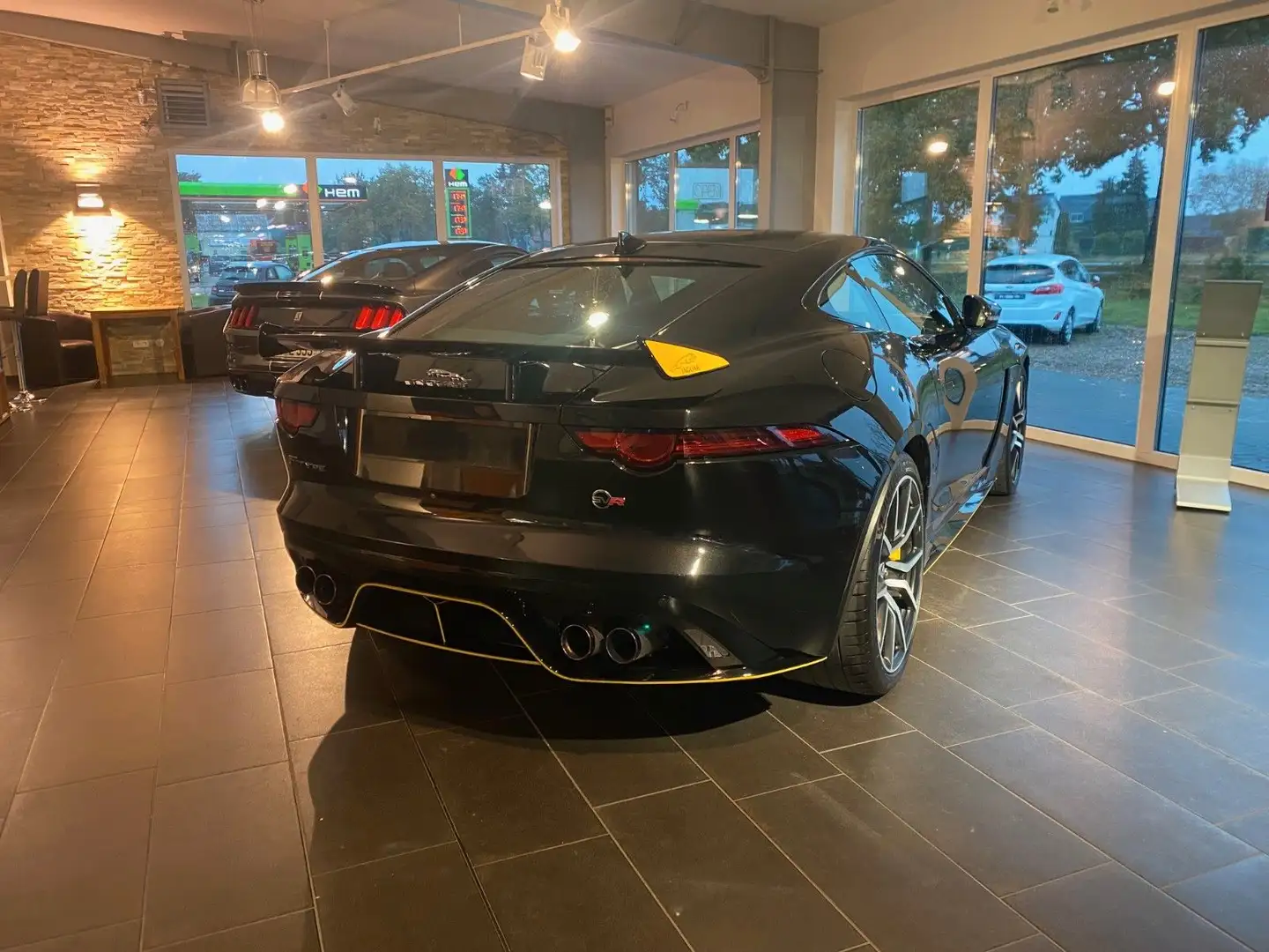 Jaguar F-Type F-TYPE Coupe SVR AWD Voll Black - 1