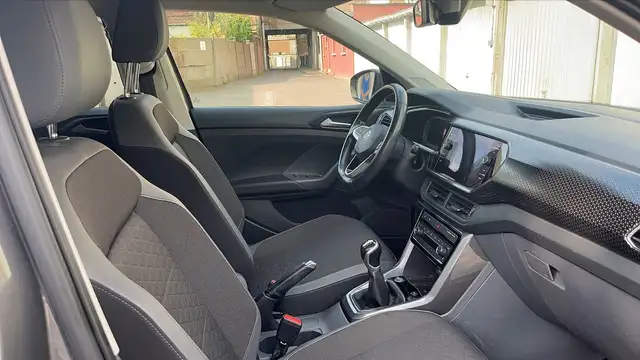 Volkswagen T-Cross view 27